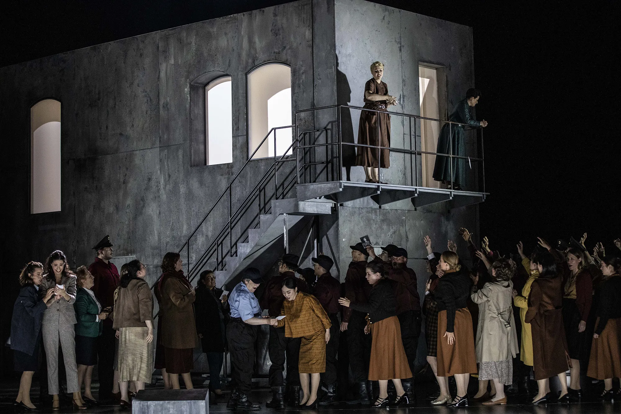 08 Lohengrin-richard-wagner-richard-brunel-Staatsoper Hannover-Stephan-Zilias-JeanLouisFernandez 08 Lohengrin-richard-wagner-richard-brunel-Staatsoper Hannover-Stephan-Zilias-JeanLouisFernandez