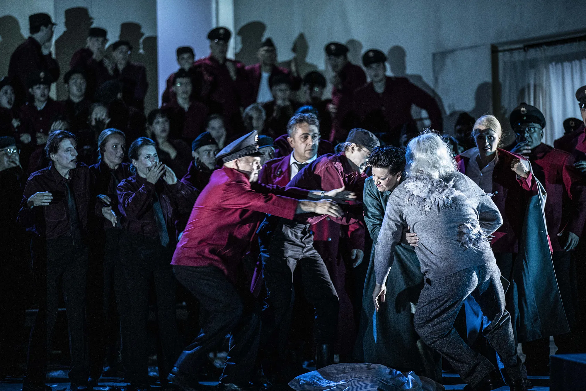 17 Lohengrin-richard-wagner-richard-brunel-Staatsoper Hannover-Stephan-Zilias-JeanLouisFernandez 17 Lohengrin-richard-wagner-richard-brunel-Staatsoper Hannover-Stephan-Zilias-JeanLouisFernandez